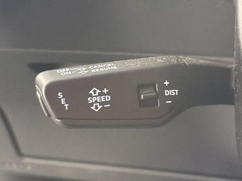 Used 2022 Audi e-tron Premium Plus AWD/4WD image 9