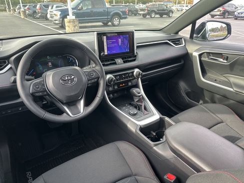 Certified 2025 Toyota RAV4 SE image 31