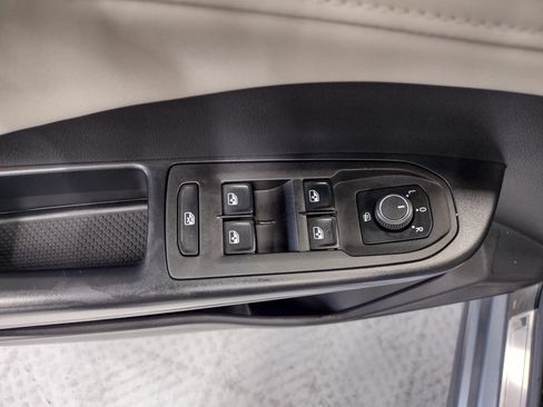 Certified 2025 Volkswagen Taos SE AWD/4WD image 21