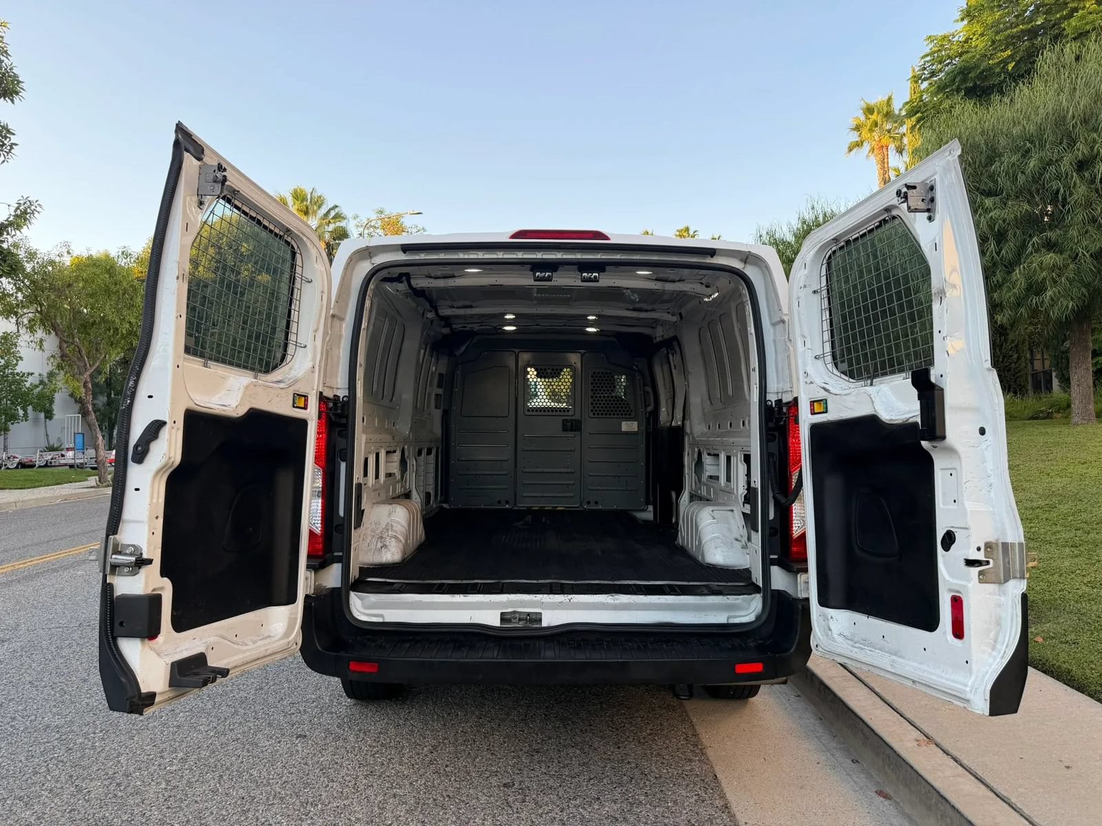 Used 2020 Ford Transit 250 Low Roof RWD image 7