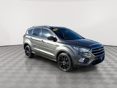 Used 2019 Ford Escape SE image 2