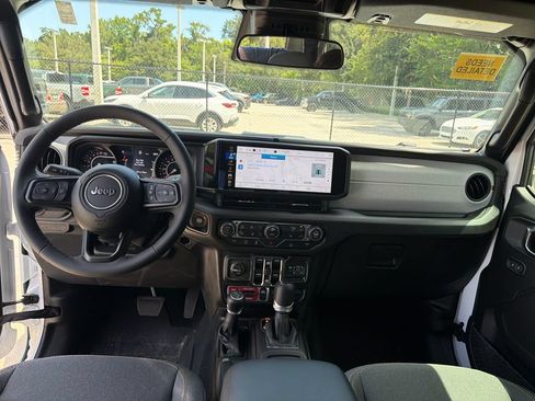 Used 2026 Jeep Gladiator Sport AWD/4WD image 7