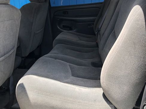 Used 2005 Chevrolet Silverado 3500 LS w/ Heavy-Duty Power Package AWD/4WD image 10