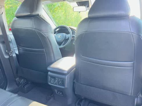 Used 2019 Toyota RAV4 XLE w/ Convenience Package FWD image 13