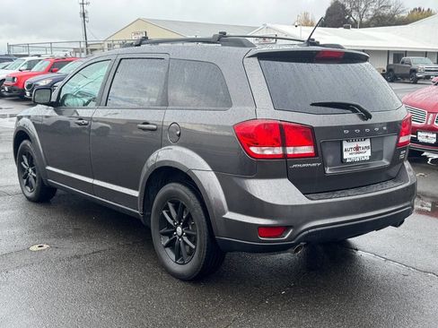 Used 2014 Dodge Journey SXT image 3