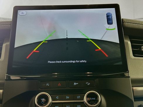 Used 2024 Ford Expedition XLT image 23