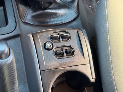 Used 2006 Jeep Liberty Sport RWD image 25