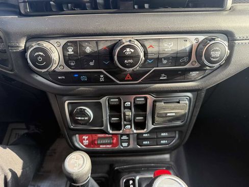 Used 2025 Jeep Wrangler Unlimited Rubicon 4xe AWD/4WD image 34