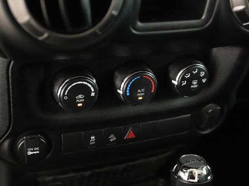 Used 2018 Jeep Wrangler Unlimited Sport w/ Connectivity Group AWD/4WD image 26