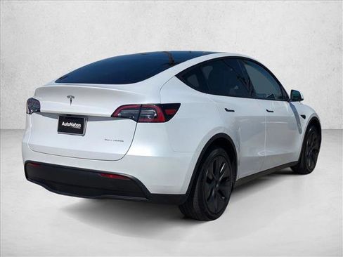 Used 2024 Tesla Model Y Long Range AWD/4WD image 5