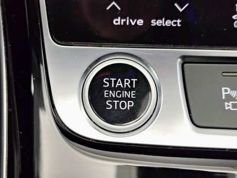 Used 2021 Audi A8 L 3.0T w/ Executive Plus Package image 53