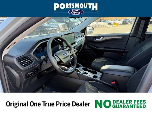 Used 2025 Ford Escape Active w/ Active Premium Tech Pack image 4