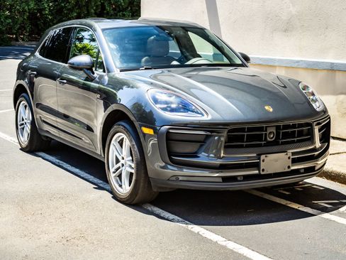 Used 2023 Porsche Macan AWD/4WD image 10