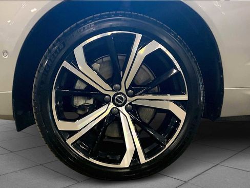 Used 2022 Volvo XC60 T8 R-Design w/ Advanced Package image 10