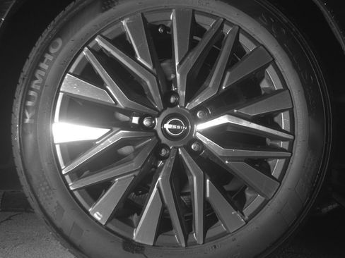 Used 2025 Nissan Altima 2.5 SV FWD image 15