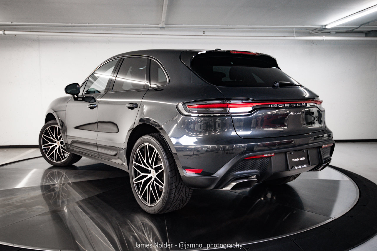 Certified 2023 Porsche Macan AWD/4WD image 3