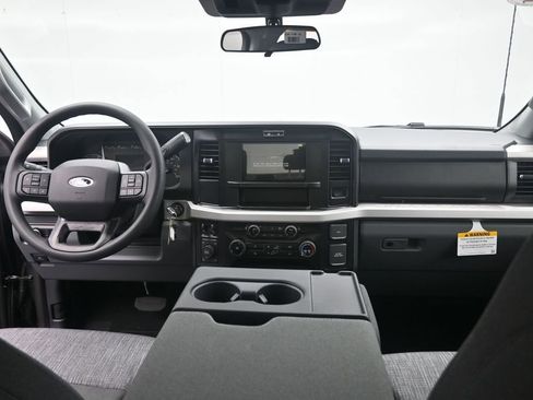 New 2026 Ford F250 XLT w/ FX4 Off-Road Package AWD/4WD image 16