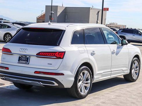 Used 2023 Audi Q7 2.0T Premium w/ Convenience Package image 4