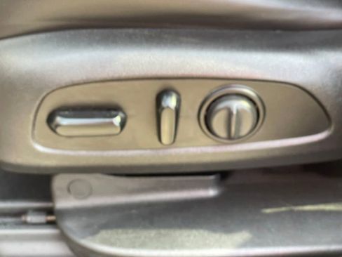 Used 2019 GMC Acadia SLT w/ LPO, Floor Liner Package image 16