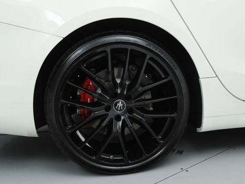 Certified 2023 Maserati Ghibli Modena RWD image 19