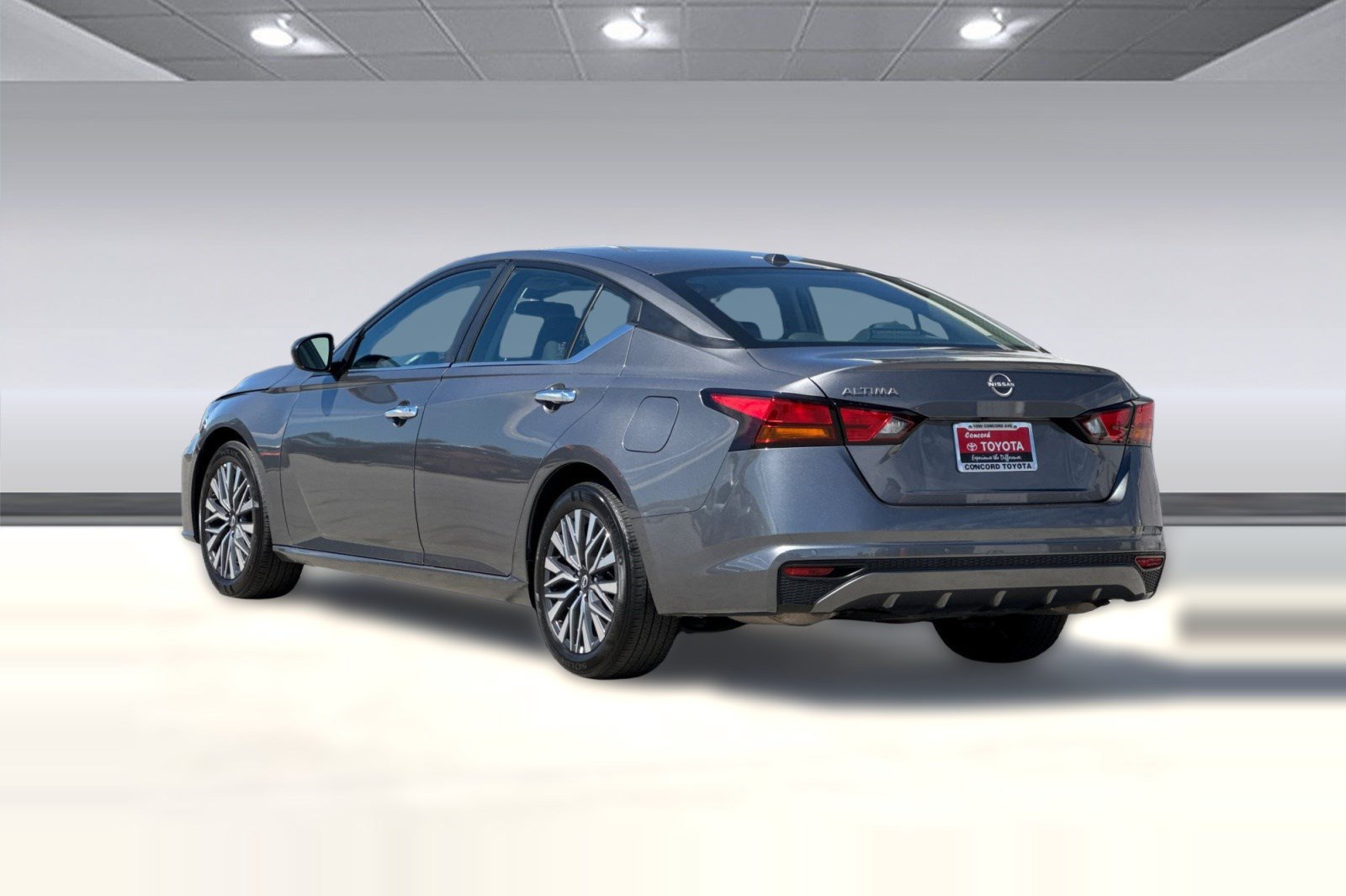 Used 2025 Nissan Altima 2.5 SV FWD image 3