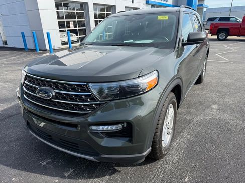 Used 2023 Ford Explorer XLT w/ Equipment Group 202A AWD/4WD image 1