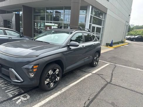 Used 2024 Hyundai Kona SEL AWD/4WD image 3