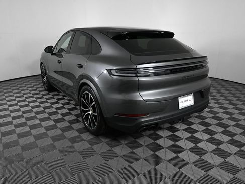 Used 2024 Porsche Cayenne S AWD/4WD image 4
