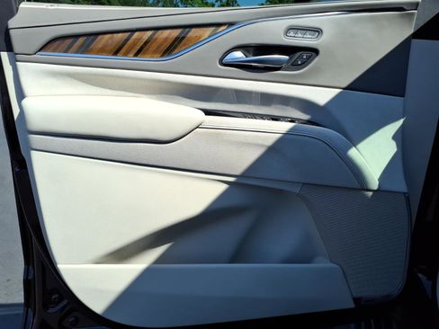 Used 2021 Cadillac Escalade Premium Luxury Platinum RWD image 10
