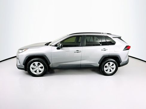 Used 2019 Toyota RAV4 LE FWD image 4