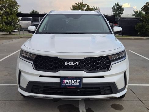 Used 2022 Kia Sorento S FWD image 2