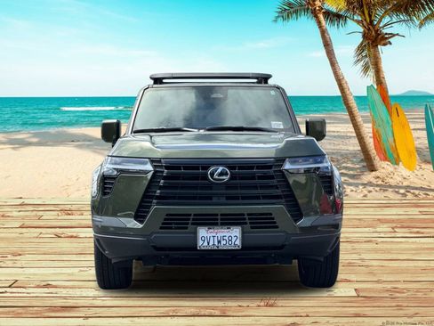 Used 2025 Lexus GX 550 w/ Accessory Package (31) AWD/4WD image 9