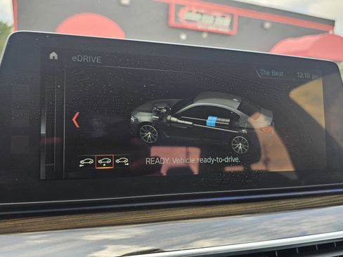 Used 2018 BMW 530e w/ Premium Package 2 image 42