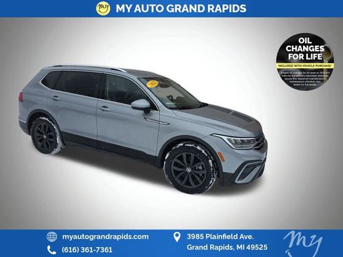 Used 2022 Volkswagen Tiguan SE image 2
