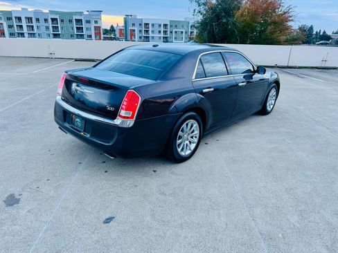 Used 2012 Chrysler 300 Limited RWD image 11
