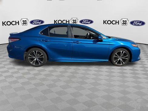 Used 2018 Toyota Camry SE w/ Moonroof Package FWD image 9