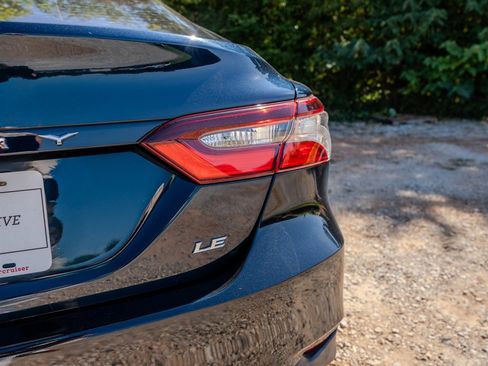 Used 2021 Toyota Camry LE FWD image 11