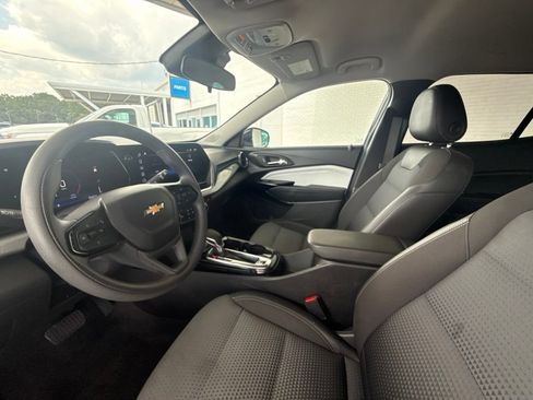 Used 2025 Chevrolet Trax LT FWD image 27