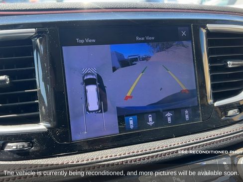 Used 2017 Chrysler Pacifica Limited w/ UConnect Theater Package FWD image 17