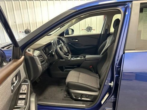 Used 2023 Nissan Rogue SV AWD/4WD image 12