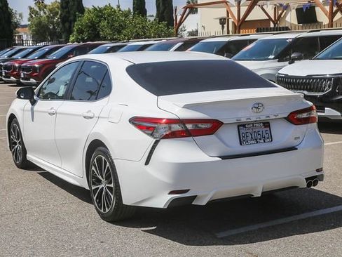 Used 2018 Toyota Camry SE w/ Moonroof Package FWD image 8