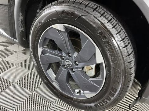 Used 2024 Nissan Rogue SV FWD image 16
