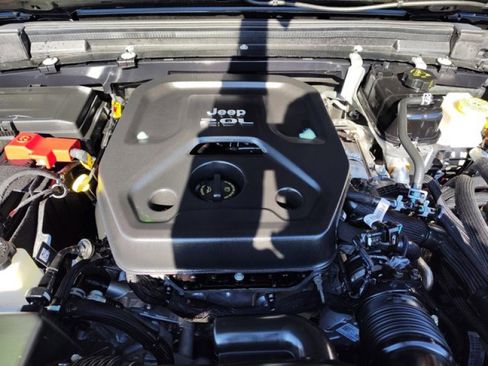 Used 2023 Jeep Wrangler Unlimited Sahara image 9