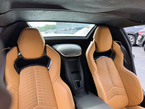 Used 2024 Chevrolet Corvette Stingray Premium Conv w/ Z51 Performance Package RWD image 34