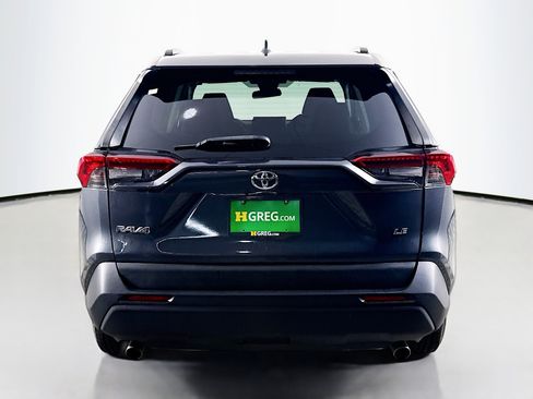 Used 2020 Toyota RAV4 LE image 8