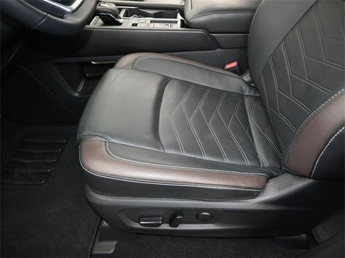 Used 2024 Nissan Pathfinder Platinum w/ Cargo Package image 13