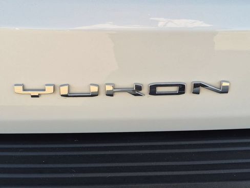 Used 2022 GMC Yukon XL AT4 AWD/4WD image 24