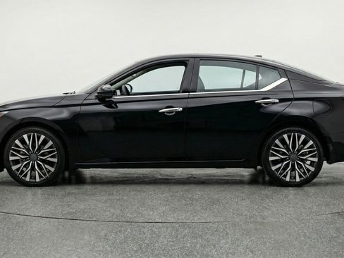 Used 2025 Nissan Altima 2.5 SV image 5