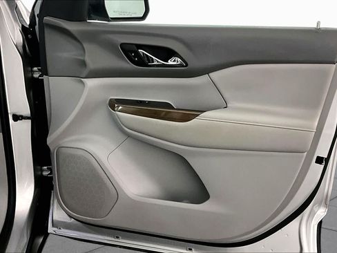 Used 2017 GMC Acadia SLE FWD image 22