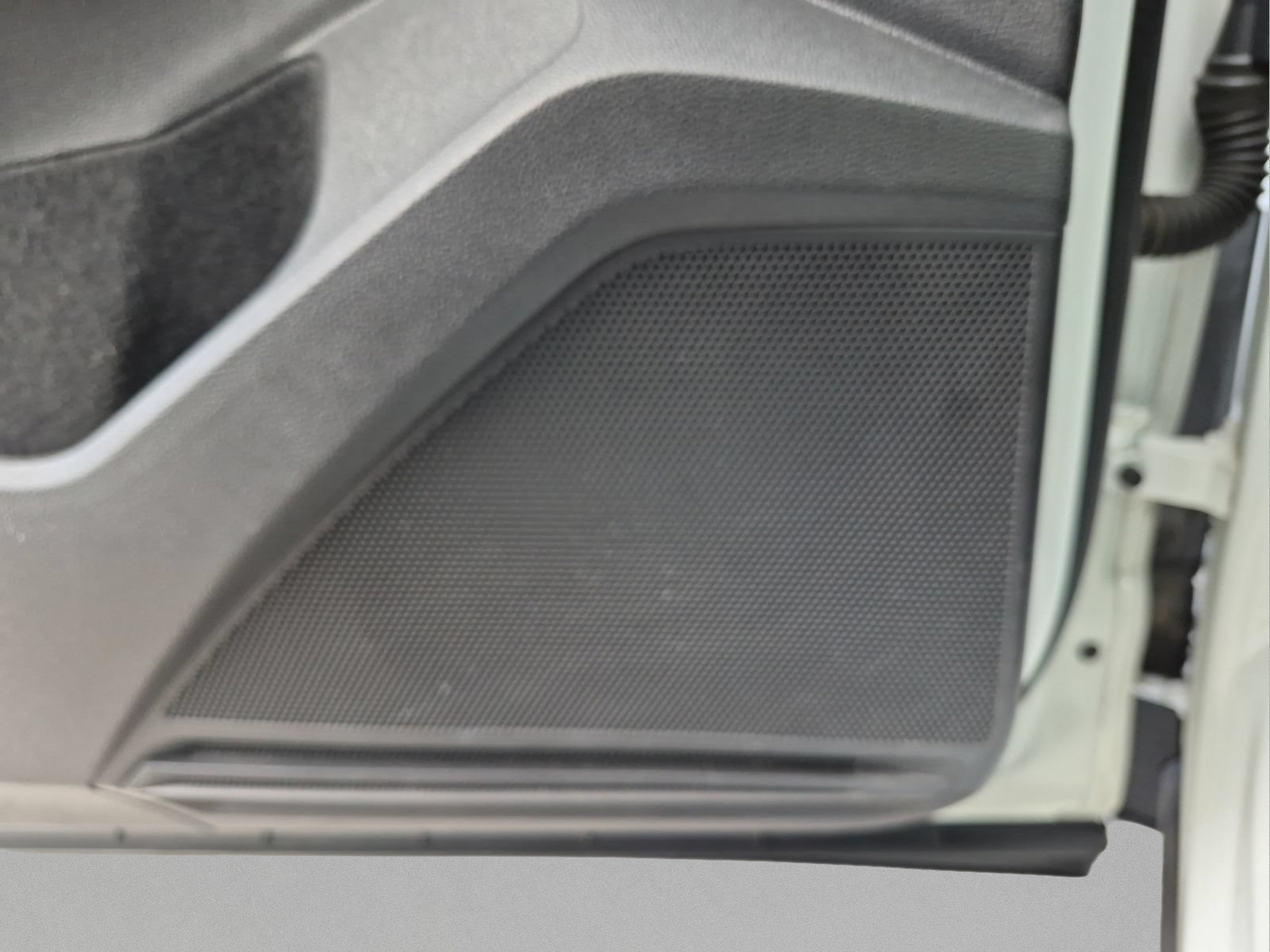 Used 2021 Volkswagen Tiguan SE w/ Panoramic Sunroof Package FWD image 24